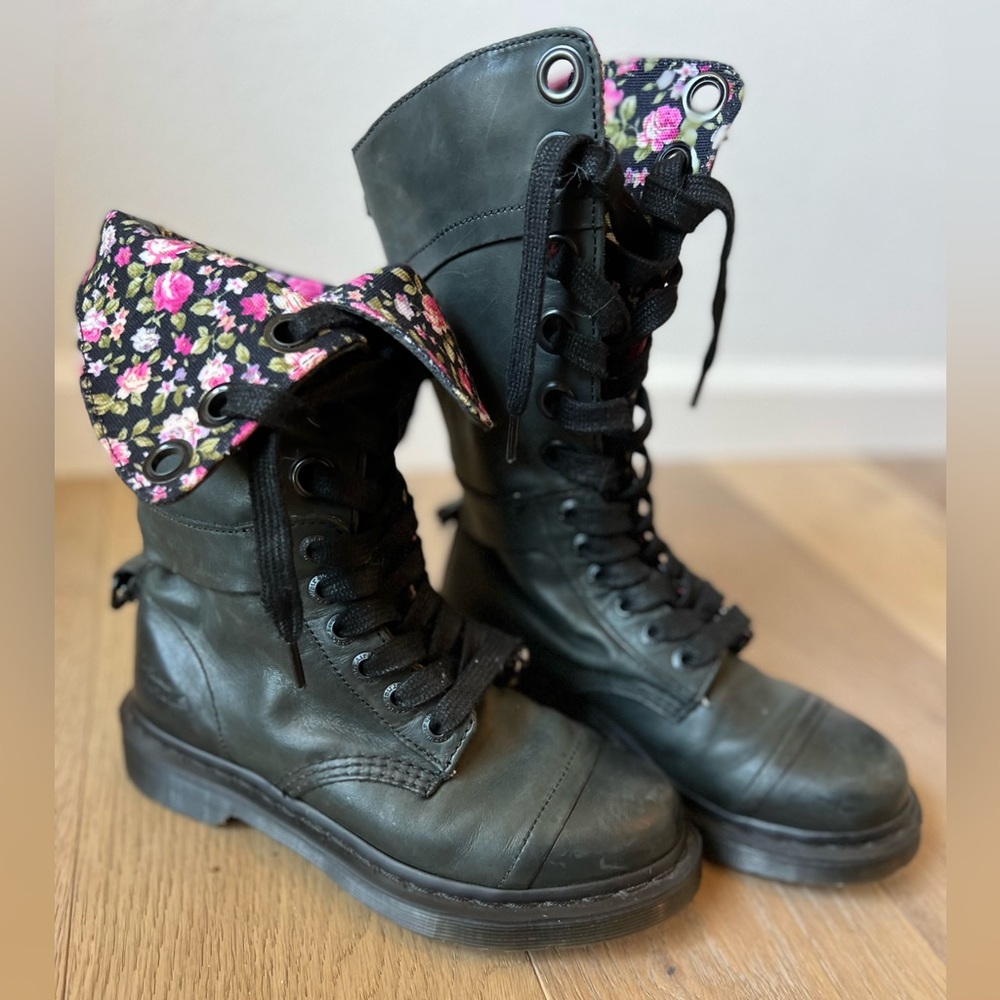 Dr Martens Triumph Floral Boot Size 6